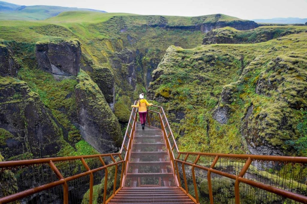 Fjaðrárgljúfur Canyon Iceland viewpoint
