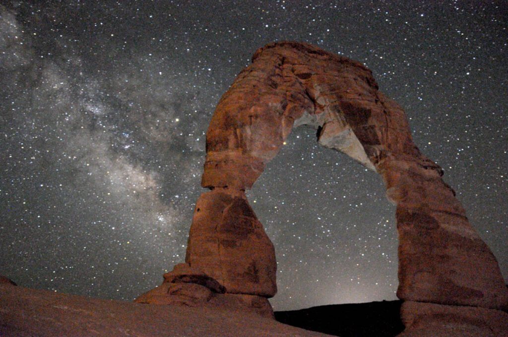 Delicate Arch under the stars in Arches National Park
