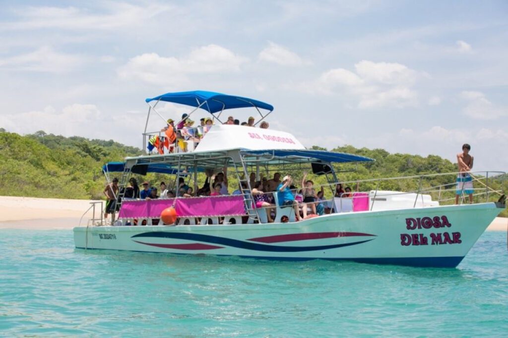 Huatulco Bay snorkeling tour Oaxaca (GYG)