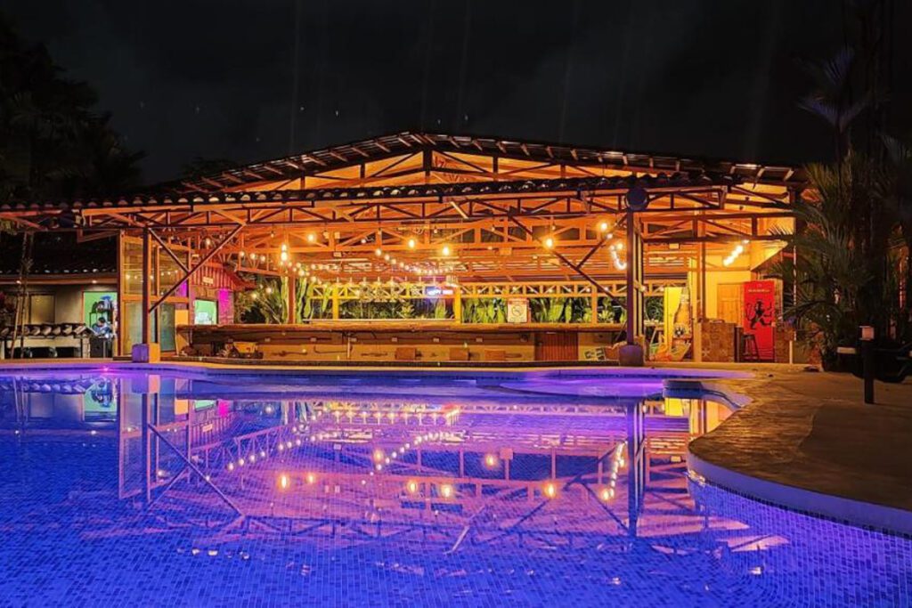 Arenal Backpackers Resort (Booking)