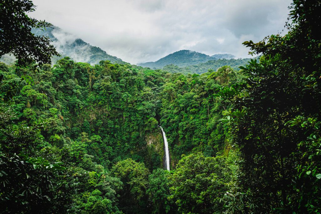 La Fortuna Waterfall Costa Rica (Etienne Delorieux)
