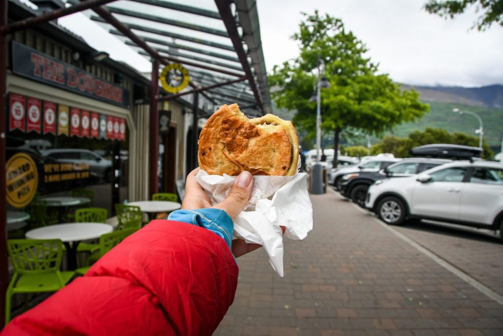 Meat pie food to eat in New Zealand