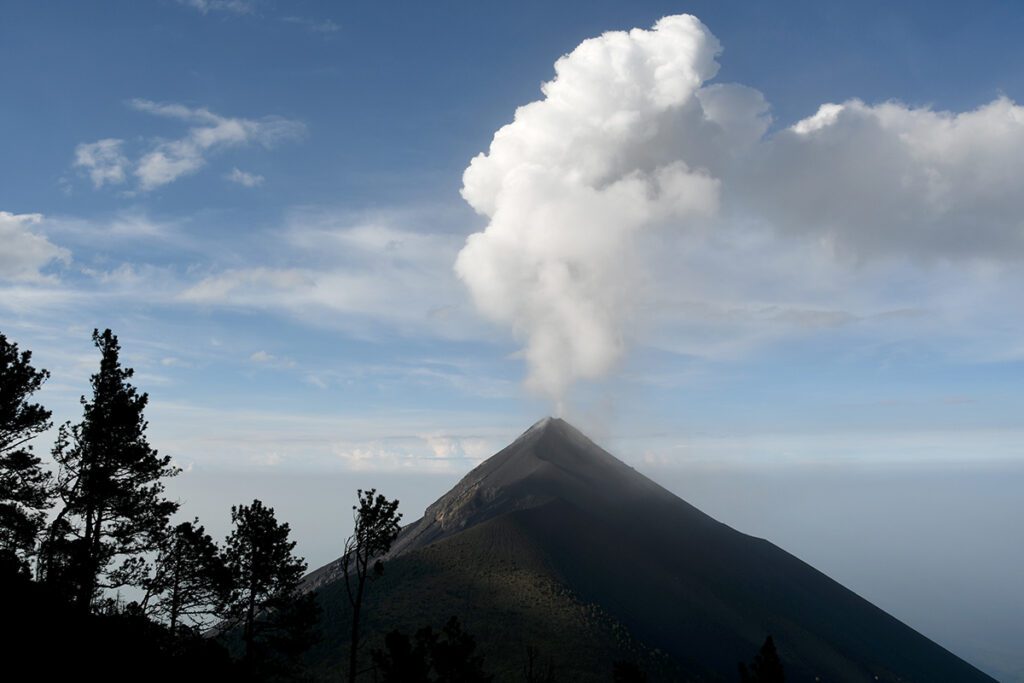 Volcan Fuego Antigua Guatemala