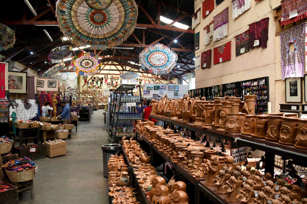 handicrafts shopping Antigua Guatemala