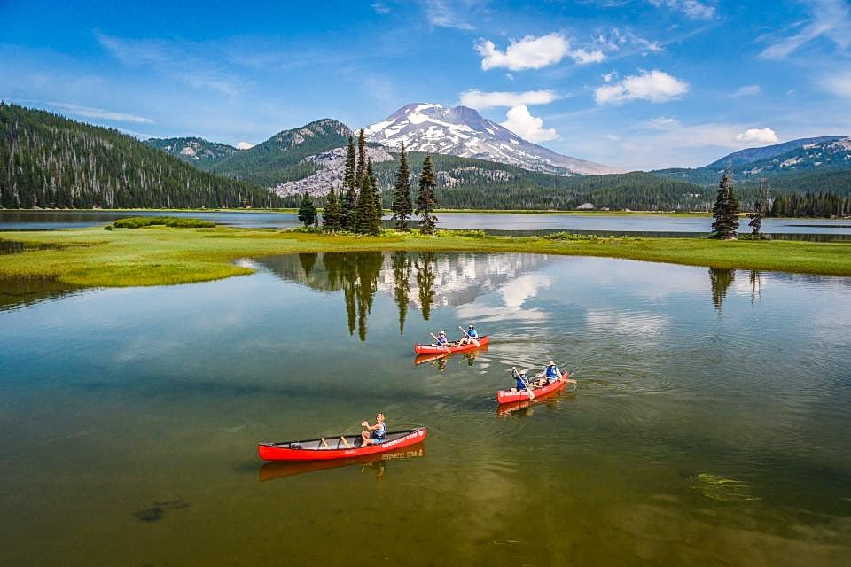 Sparks Lake Canoeing Wanderlust Tours Bend Oregon