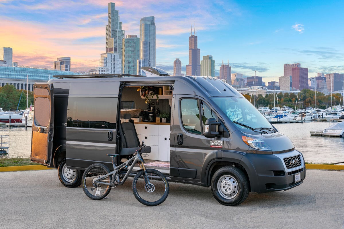 USA Campervan Rentals: 2019 Dodge Ram 2500 in IL