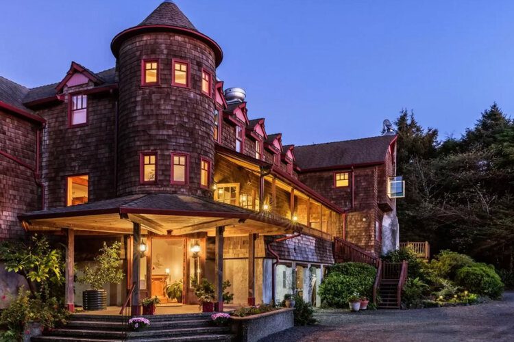Arch+Cape+Inn+Oregon+Coast+_+Image+source_+Booking