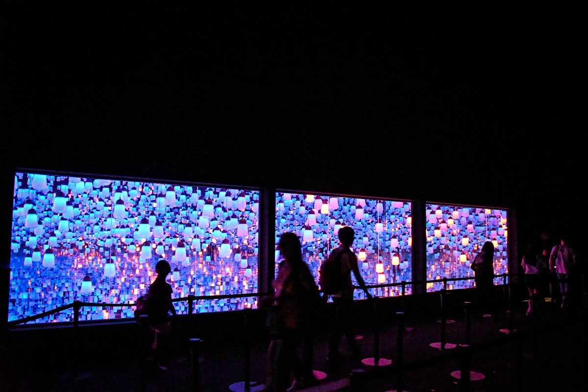 teamLab Borderless Tokyo Guide Resonating Lamps