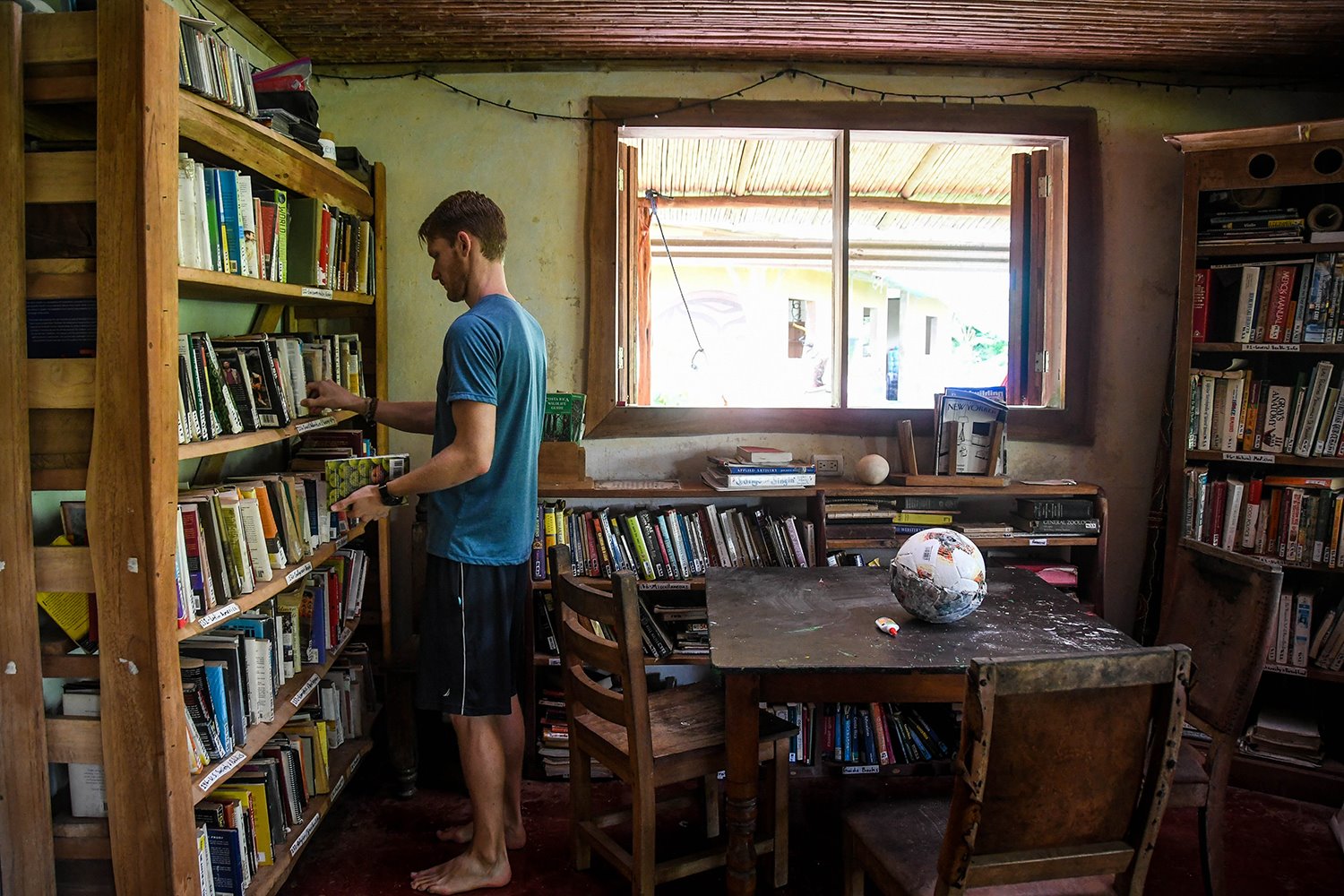 Rancho Mastatal Sustainable Lodge Library