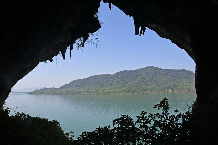 Things to do in Koh Lanta Thailand sea kayaking