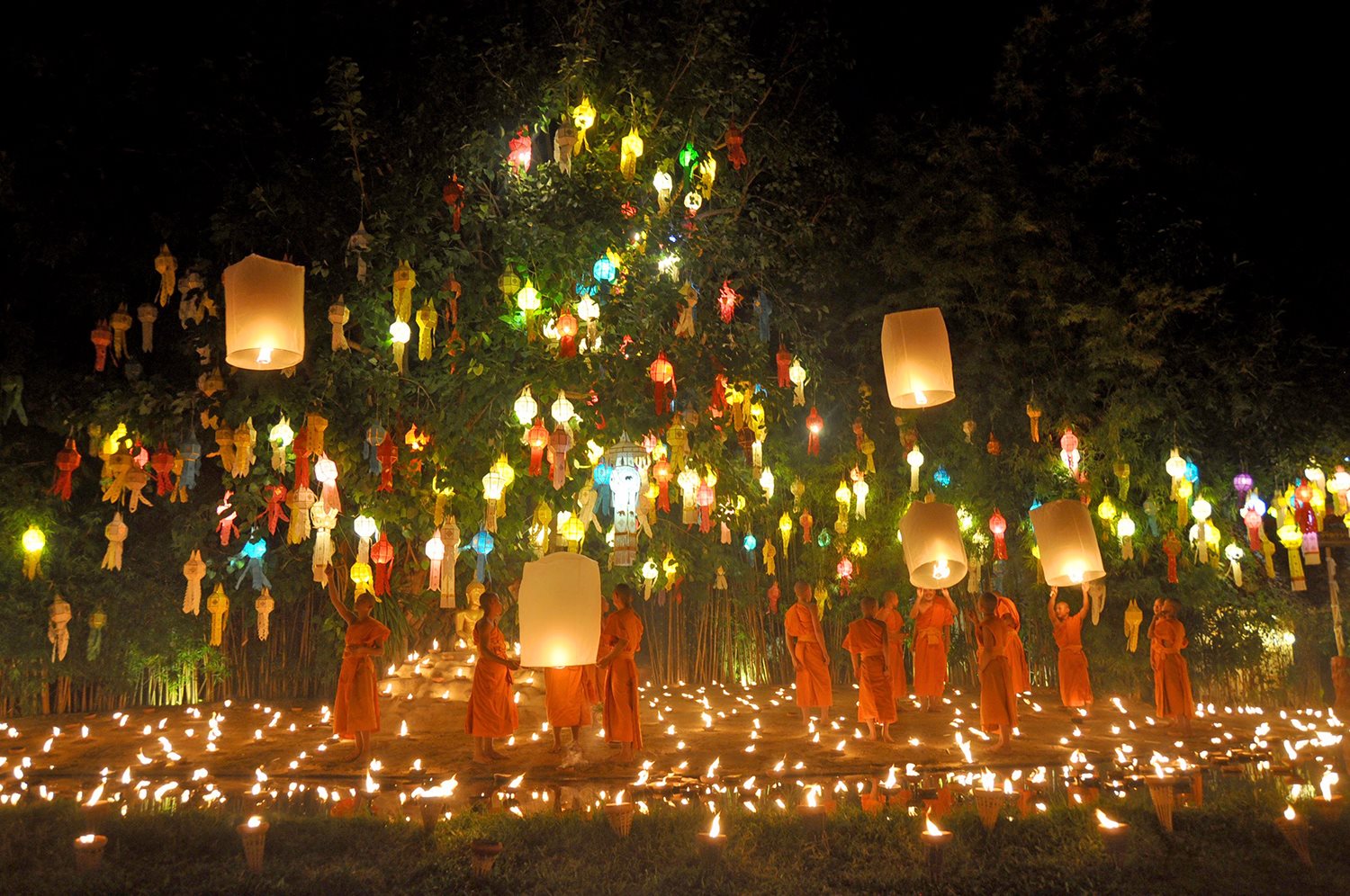 Yi Peng Loy Krathong Chiang Mai Thailand Wat Phan Tao Monks