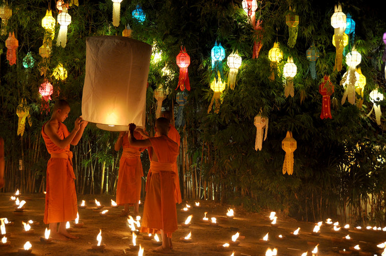 Yi Peng Loy Krathong Chiang Mai Thailand Wat Phan Tao Monks