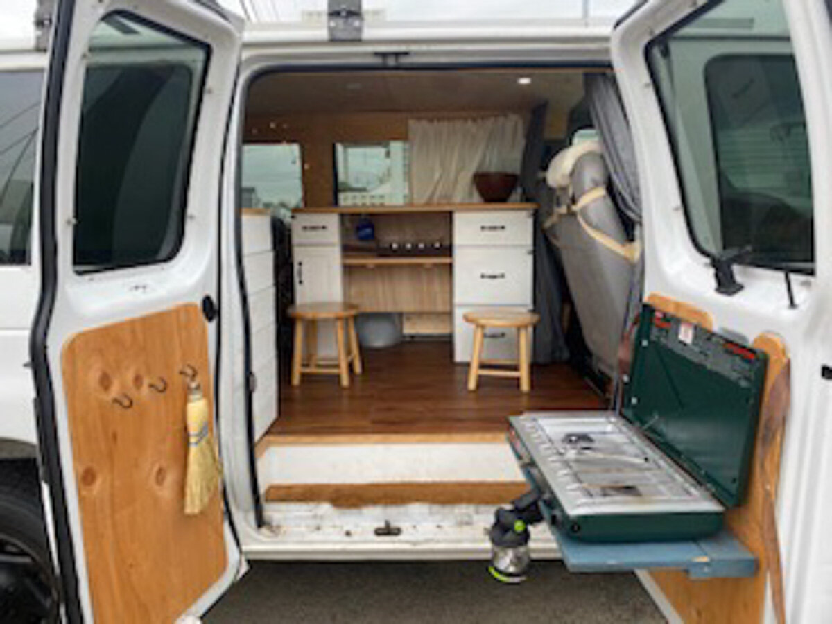 USA campervan rentals: 1999 Ford Econoline in NH