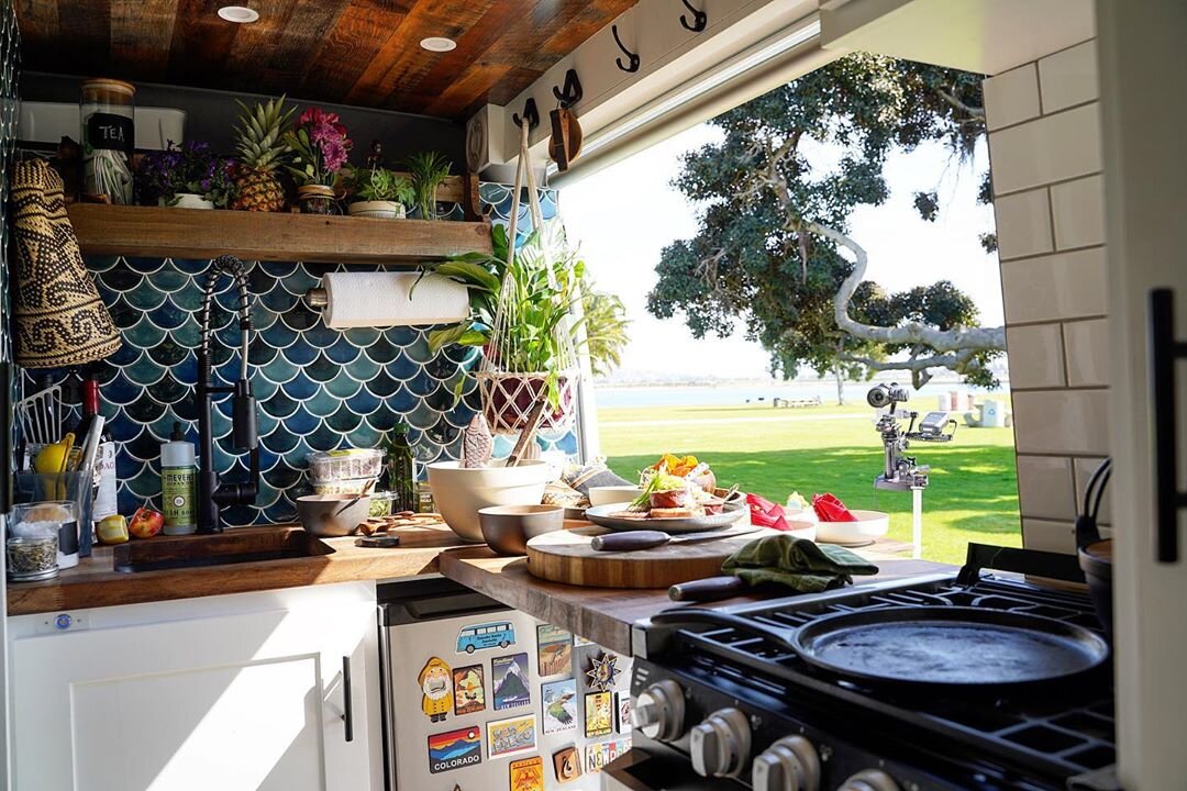 Campervan Kitchen |Image source: @van_damme_diaries