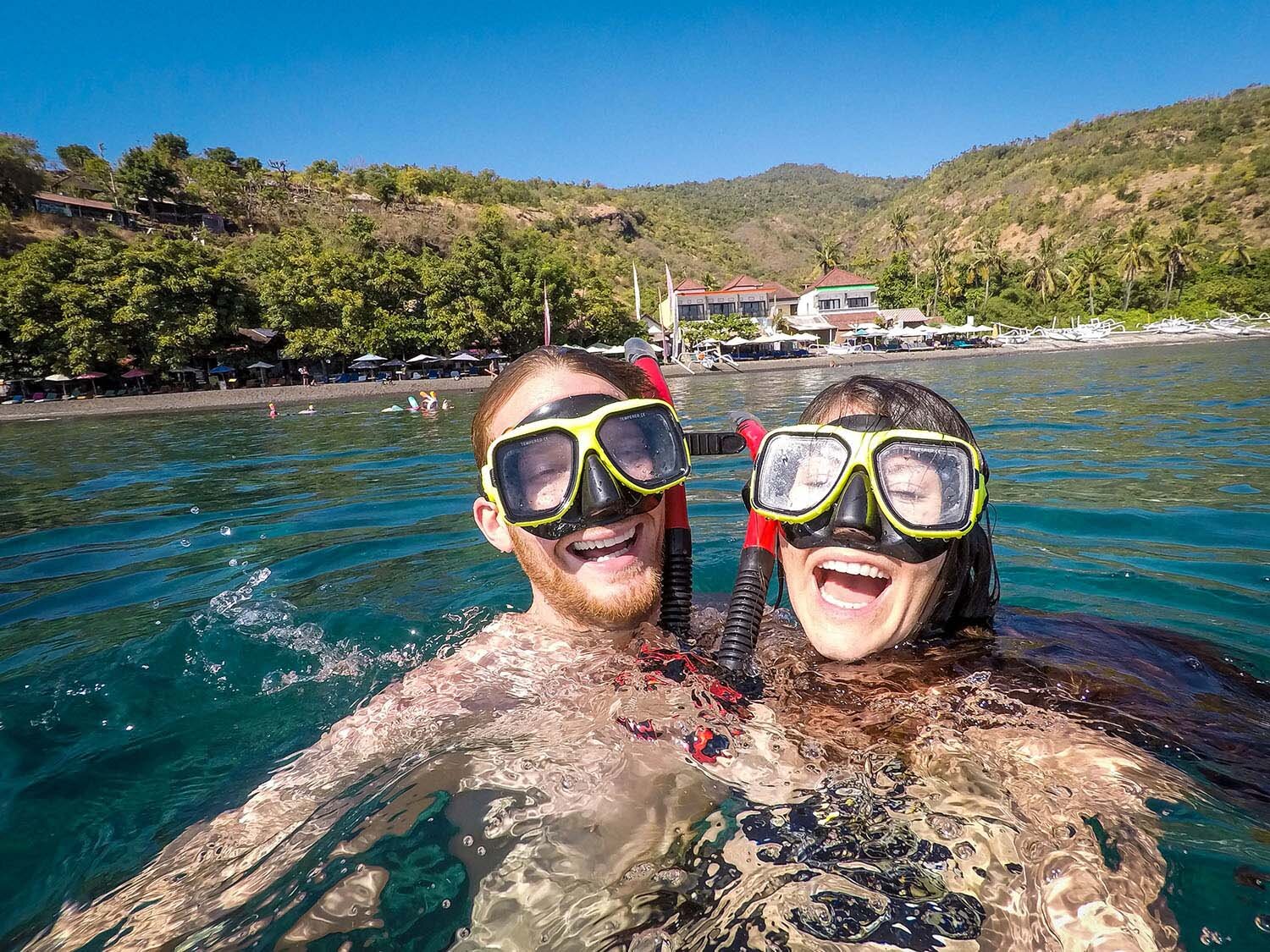 Apparemment, nous ne savons pas ouvrir les yeux au-dessus de l'eau avec des masques!