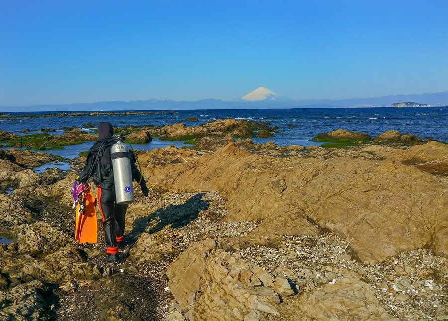 Diving in Japan | Walking to the dive site with mt. Fuji in background