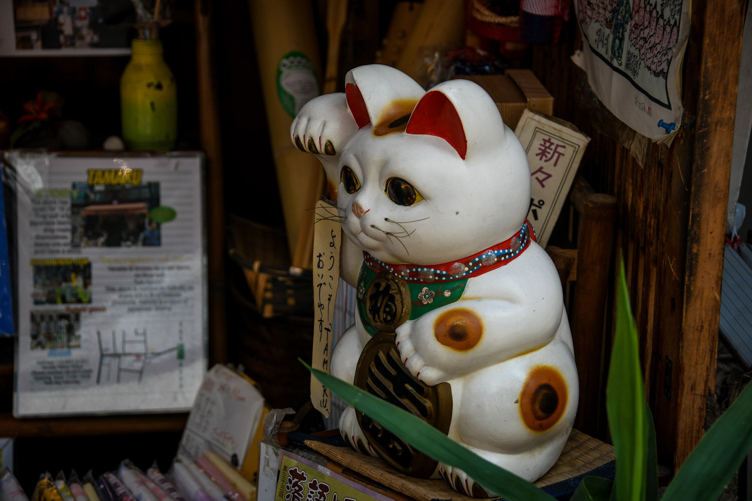 Japan Souvenirs Waving Kitty Maneki Neko