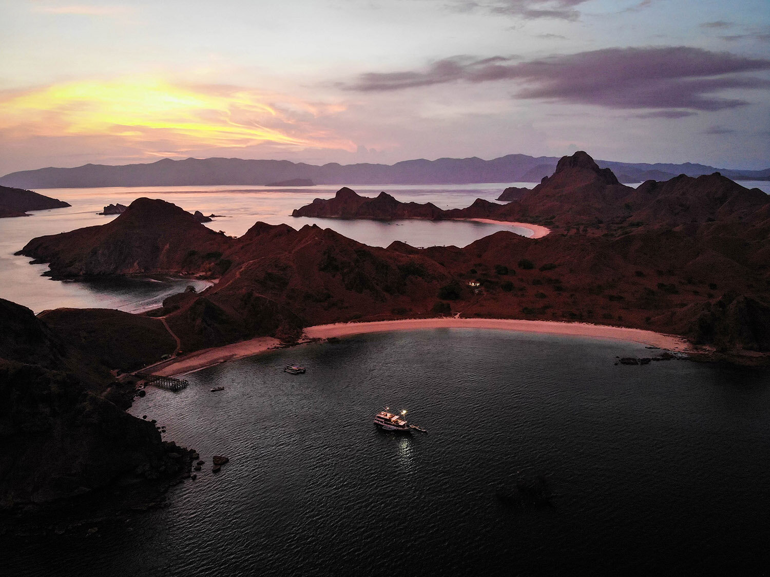 Best Indonesia Liveaboard Diving | Komodo Scuba Liveaboard Padar Island