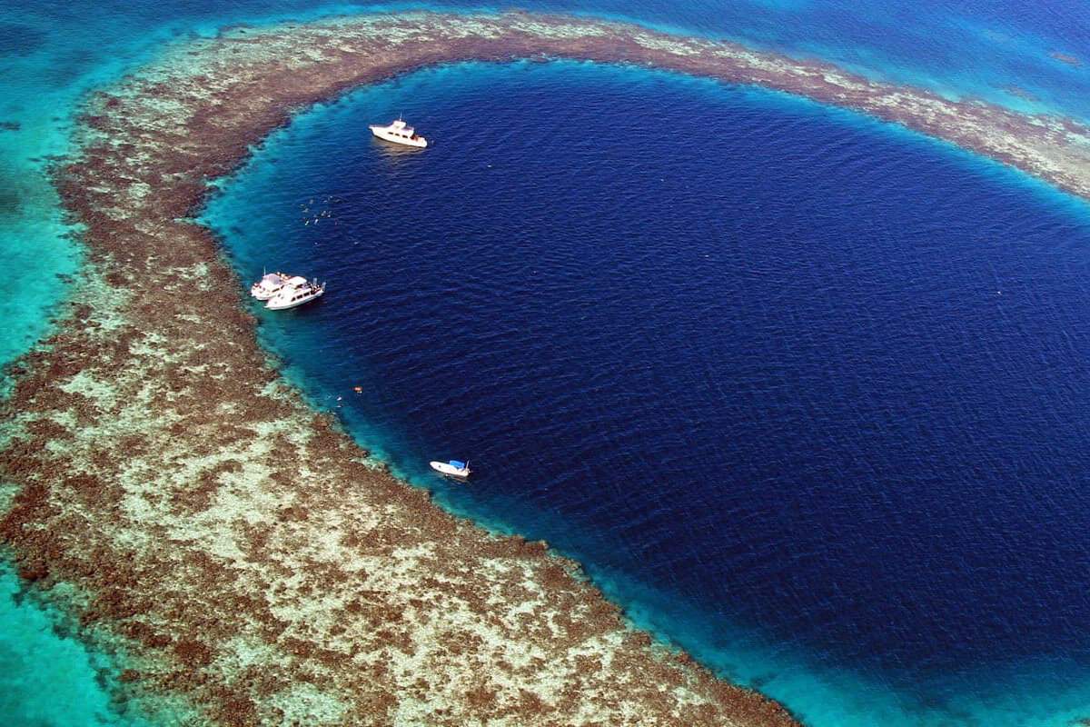 Belize Blue Hole | Photo source: Liveaboard