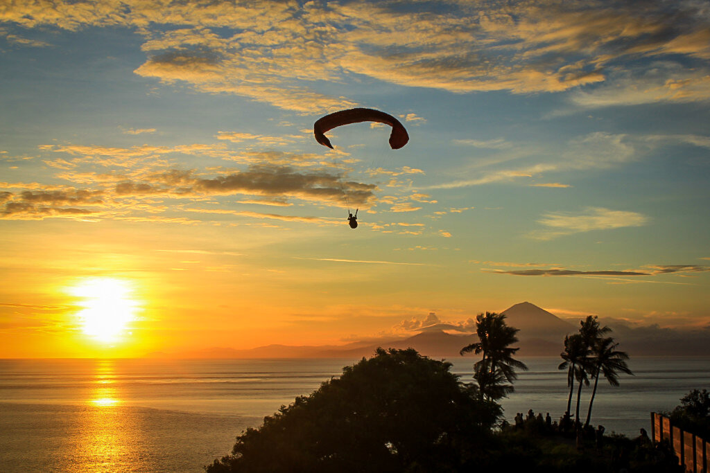 Things to Do in Lombok | Paragliding in Kuta