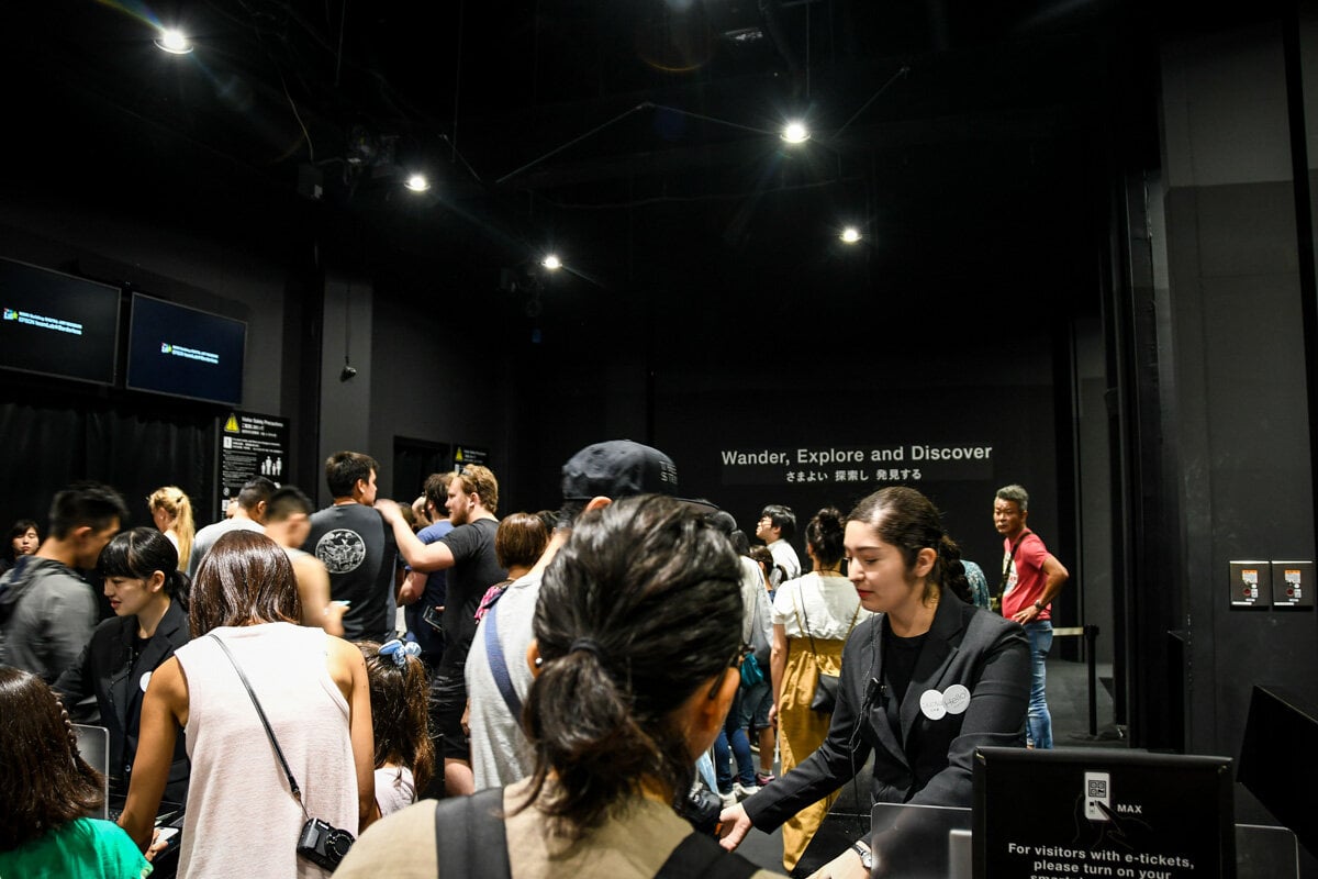 teamLab Borderless Tokyo Guide Museum Entrance