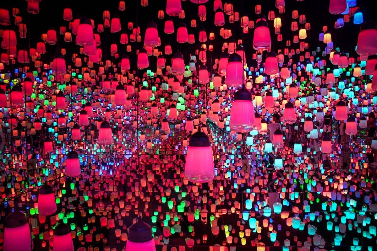 teamLab Borderless Tokyo Guide Floating Lanterns