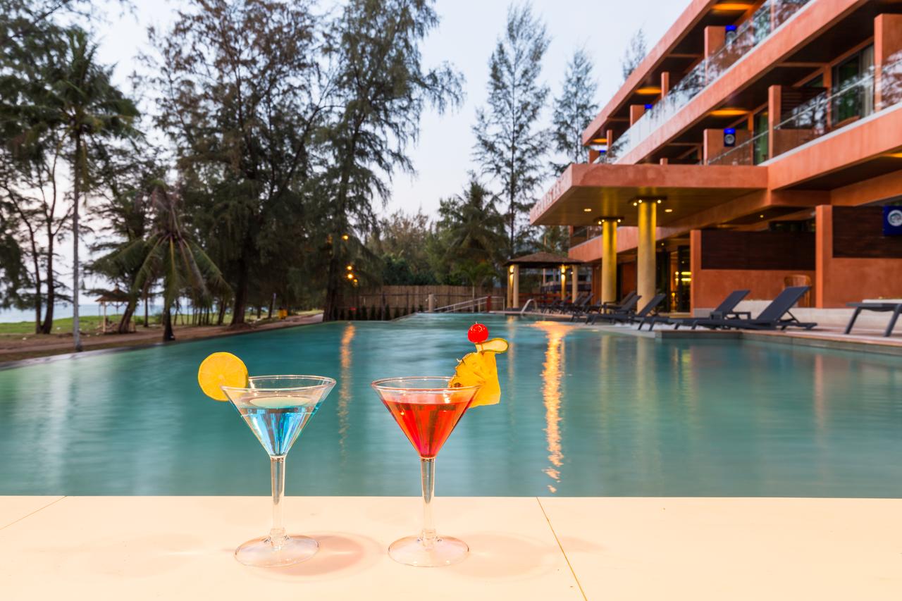 Coriacea Boutique Resort Poolside Drinks