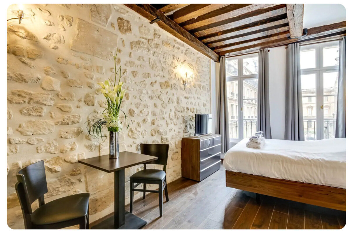 Romantic Places to Stay in Paris | Airbnb: Louvre 3 Upper Class Suite