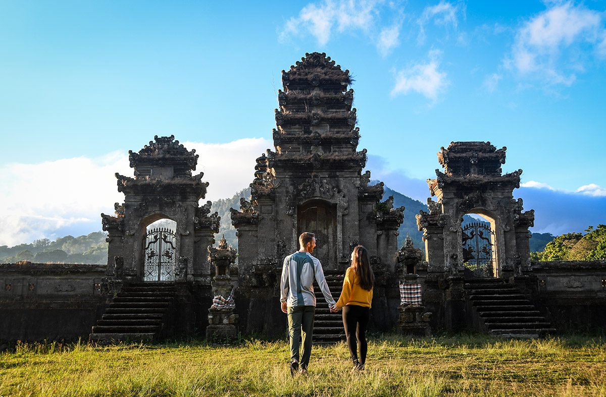 Travel Blog Income Report Bali Temple