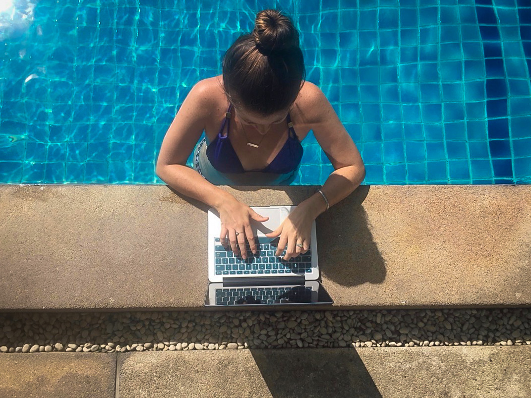 I’m gonna let you in on a secret… This photo was STAGED *gasp*! There’s no way I’d actually work on my laptop this close to water!