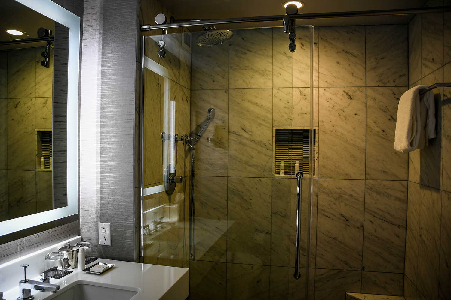 Kimpton Muse Hotel Bathroom