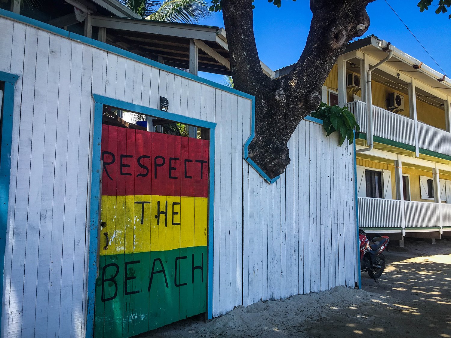 Roatan vs Utila Respect the beach