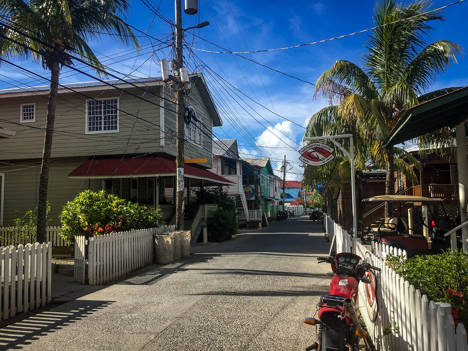 Roatan vs. Utila Honduras Bay Island Utila Street