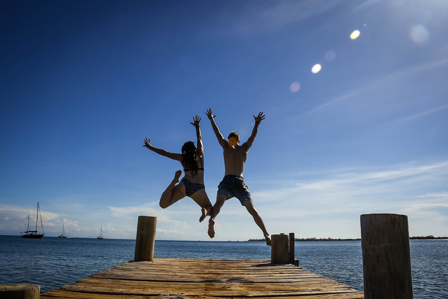 Roatan vs. Utila Honduras Bay Island Utila Dock Jumping