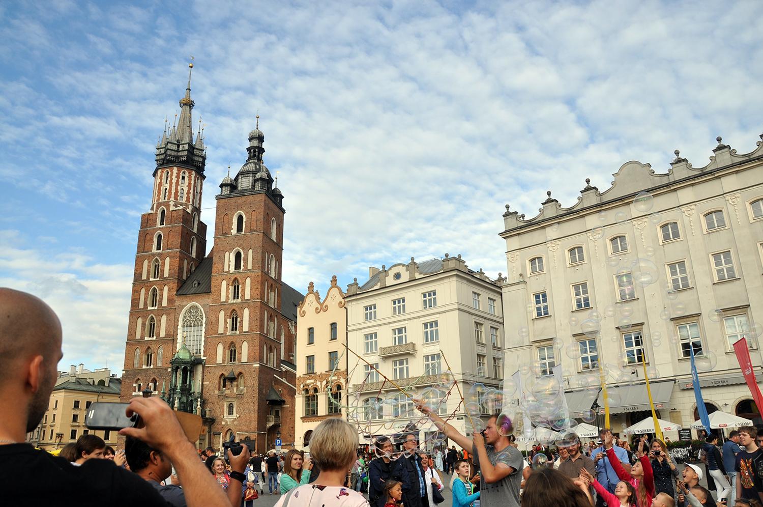 Things to do in Poland Krakow Rynek Główny St. Mary's Basilica