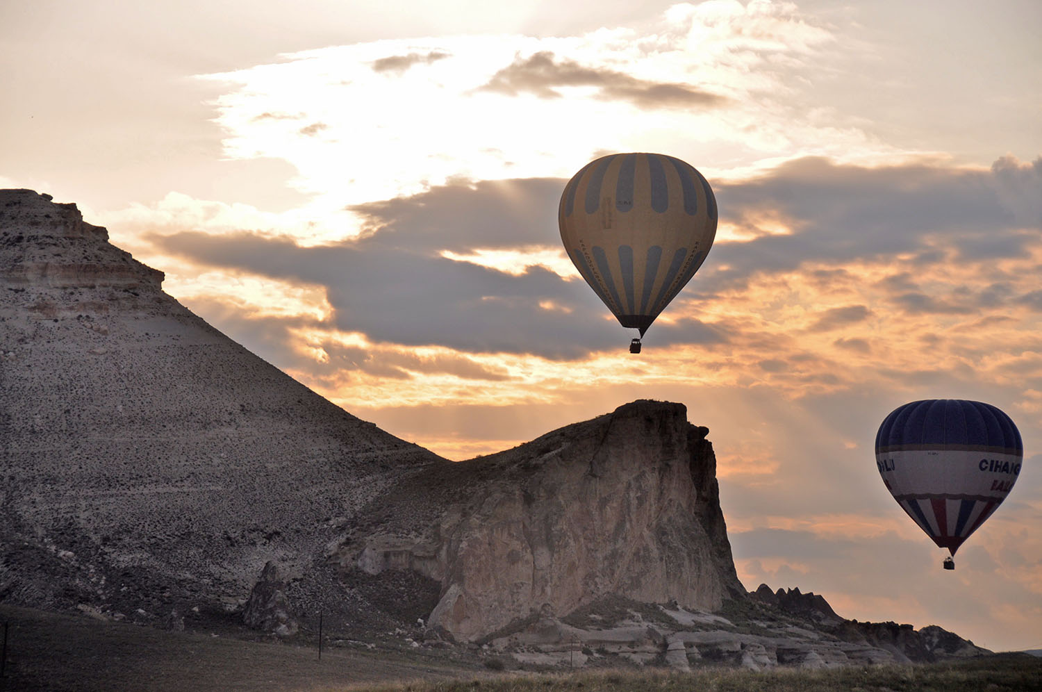 Hot Air Balloon Ride in Cappadocia Turkey with Turkiye Balloons