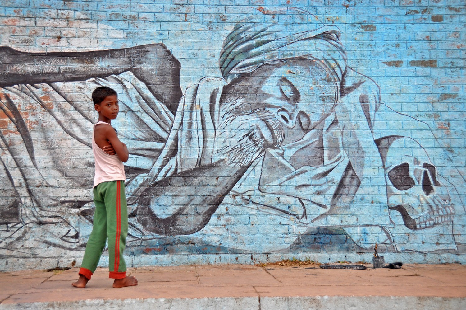 Street mural and little boy in India