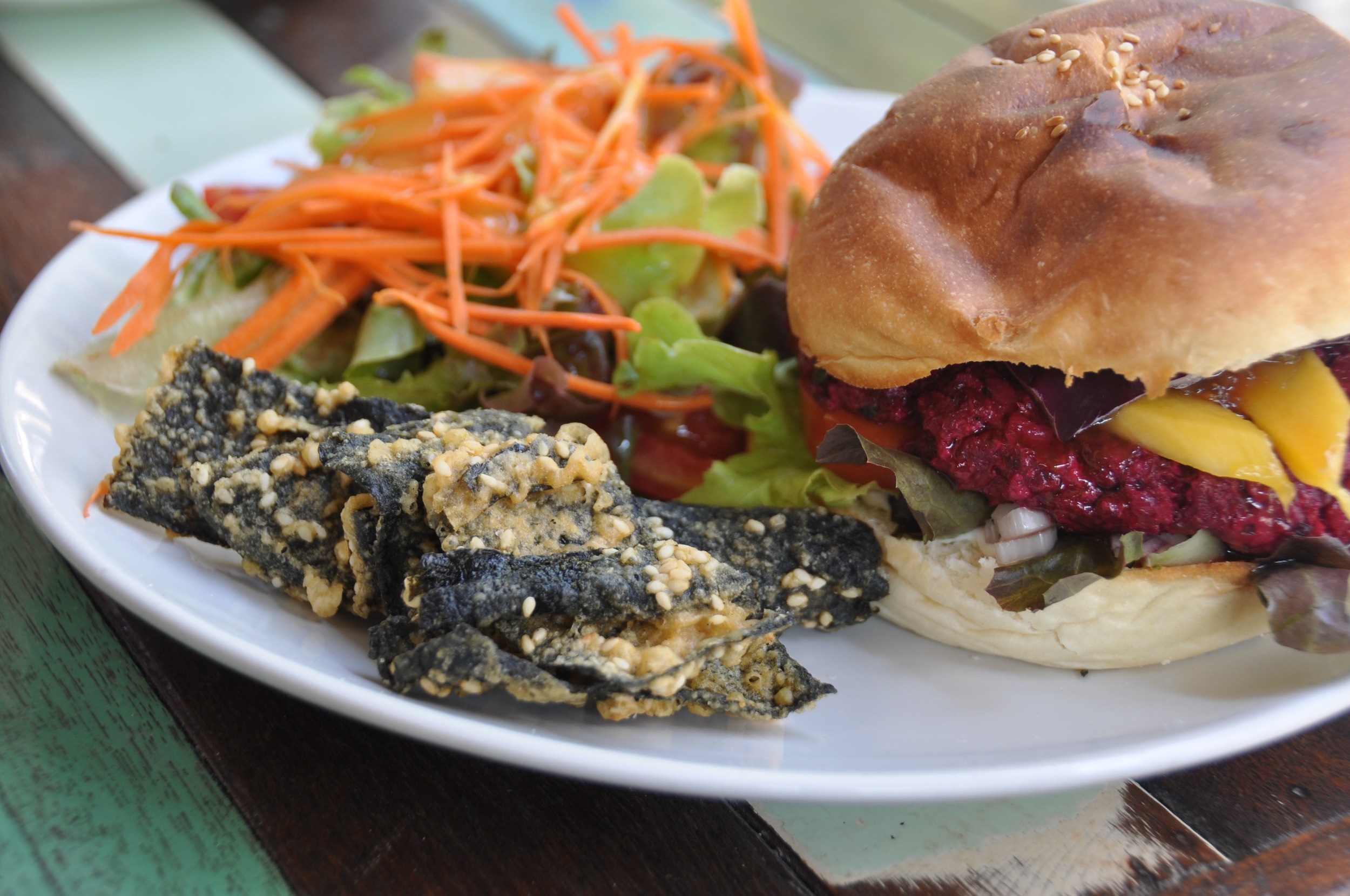 Where to eat in Koh Tao I Love Salad Beetroot Burger