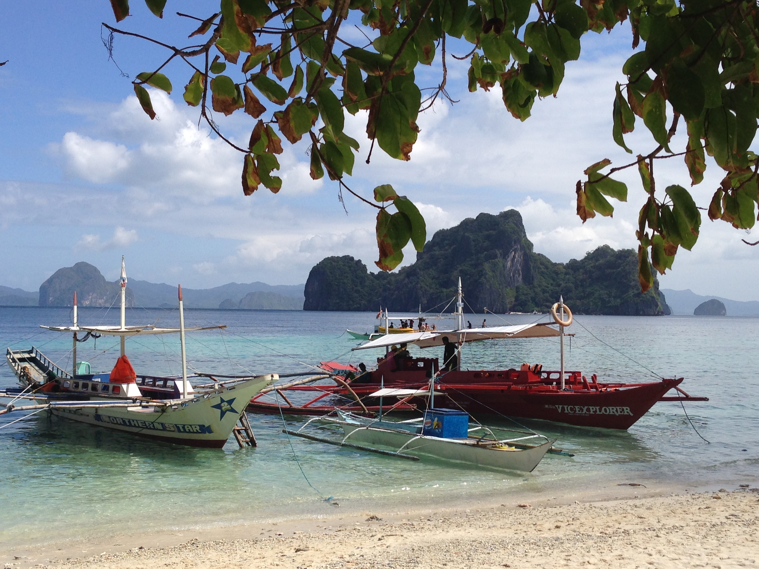 Island hopping tour Philippines