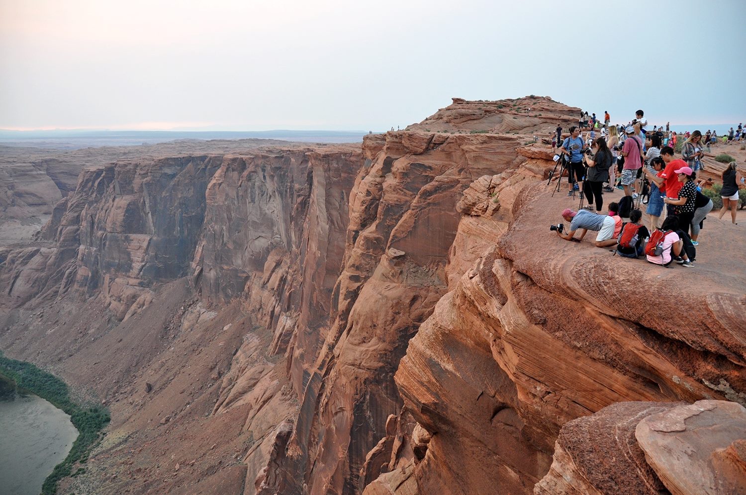 Horseshoe Bend crowd travel photography tips