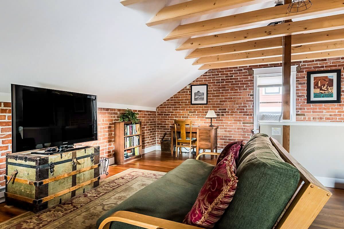 Airbnbs in Denver | Historic Carriage House in Golden