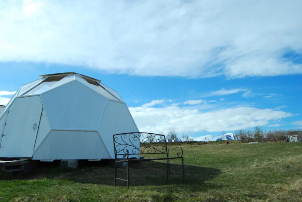 Iceland Airbnbs | Sky sighting Igúhús