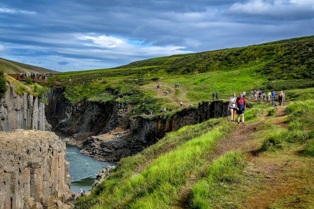 Crowds at Stuðlagil Canyon