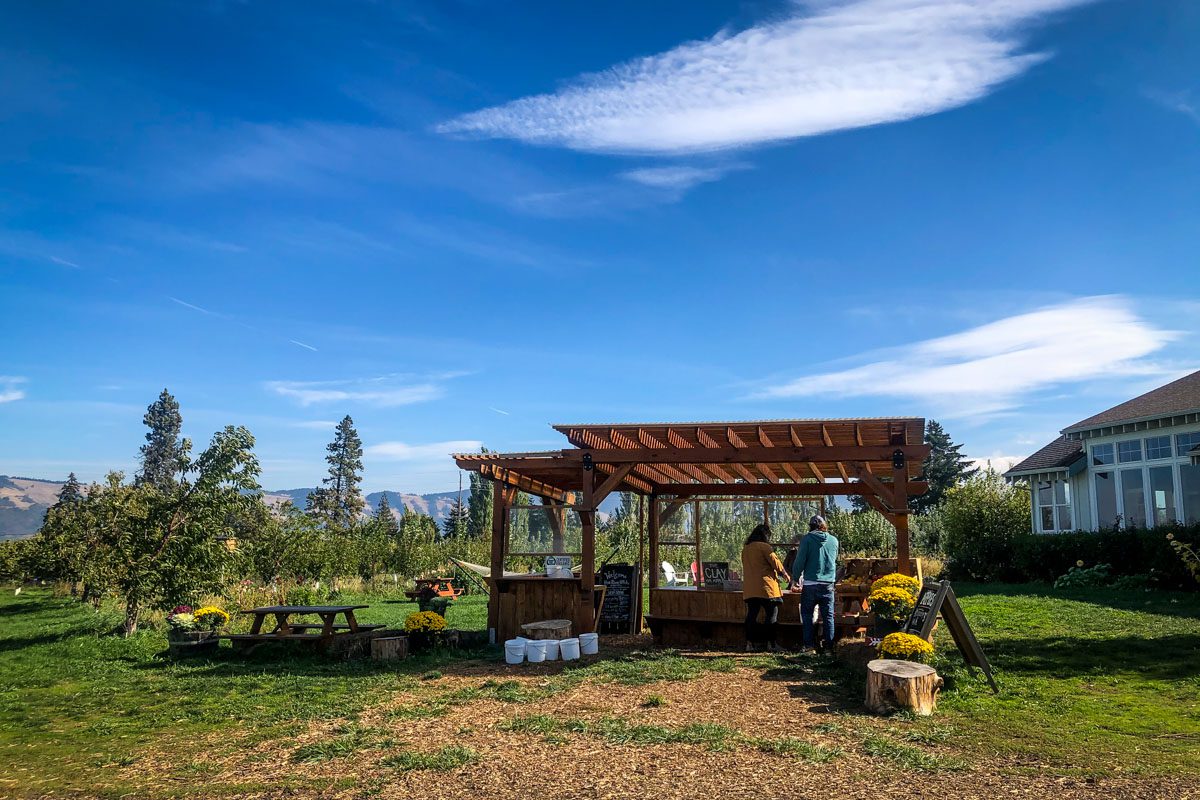 Best Stops Along the Hood River Fruit Loop in Oregon Two Wandering Soles