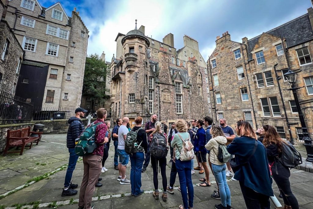 Walking Tour Edinburgh Scotland