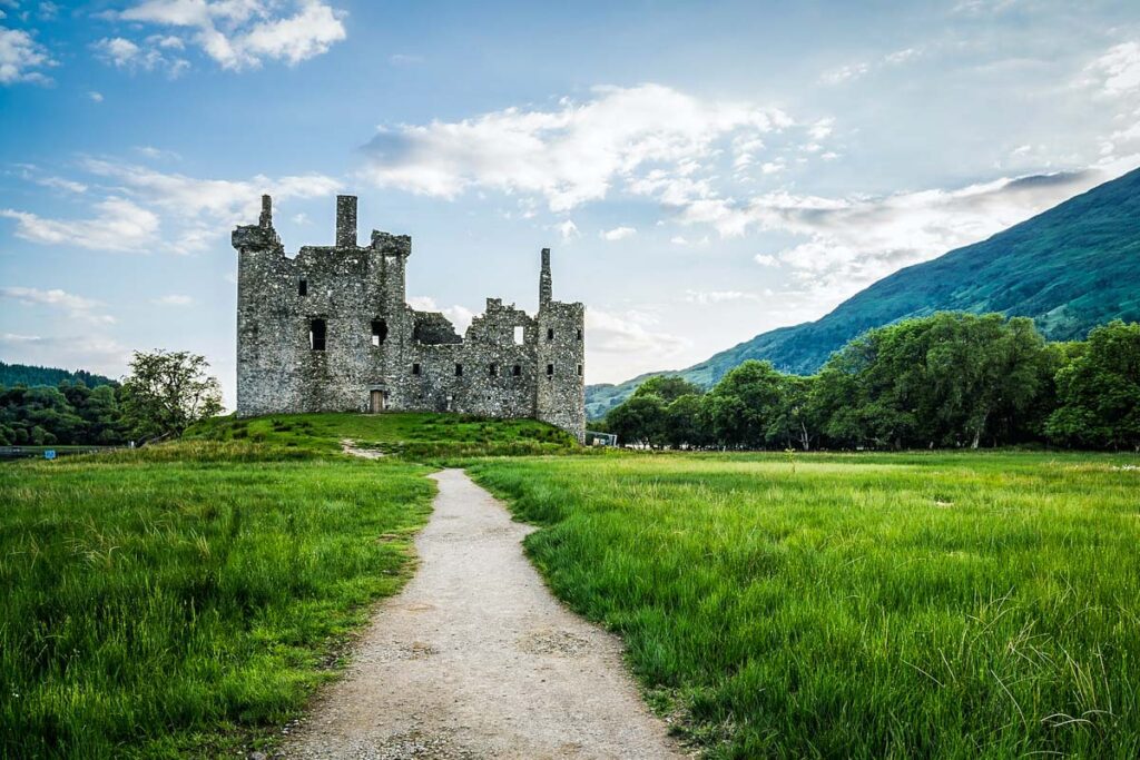 Kilchurn Castle Scotland_STOCK-Pex