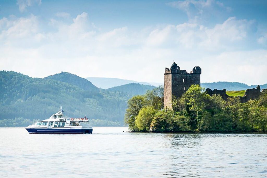 Loch Ness Cruise Urquhart Castle Round-Trip (GYG)
