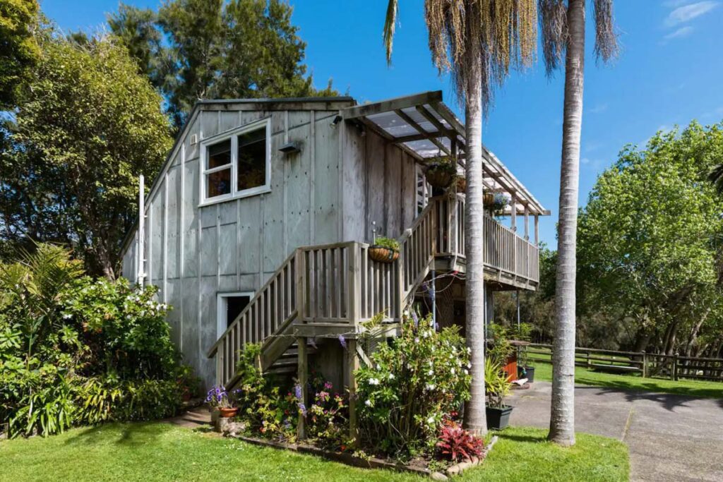 Airbnbs in Auckland | Muriwai Homestead Cottage