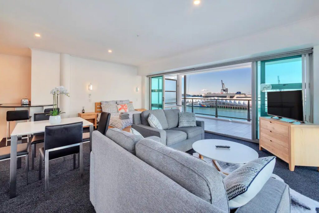 Airbnbs in Auckland | Stunning Harbour & City View Studio