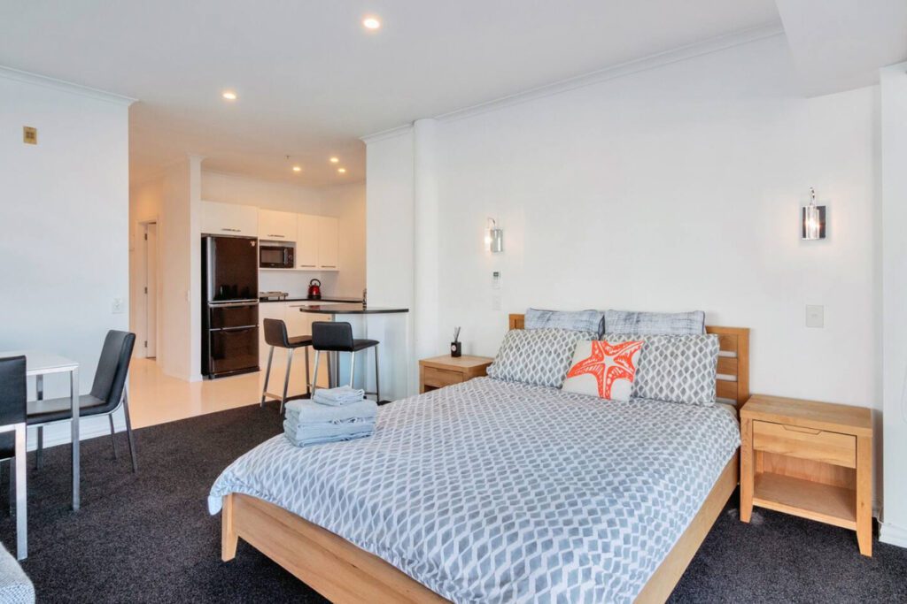 Airbnbs in Auckland | Stunning Harbour & City View Studio